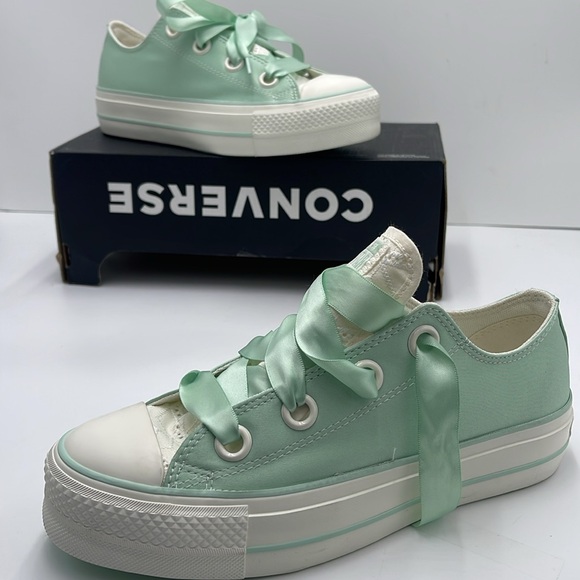 Converse WMNS CTAS LIFT OX
STICKY ALOE/EGRET/EGRET A10300C Platforms Sneakers - Picture 15 of 16